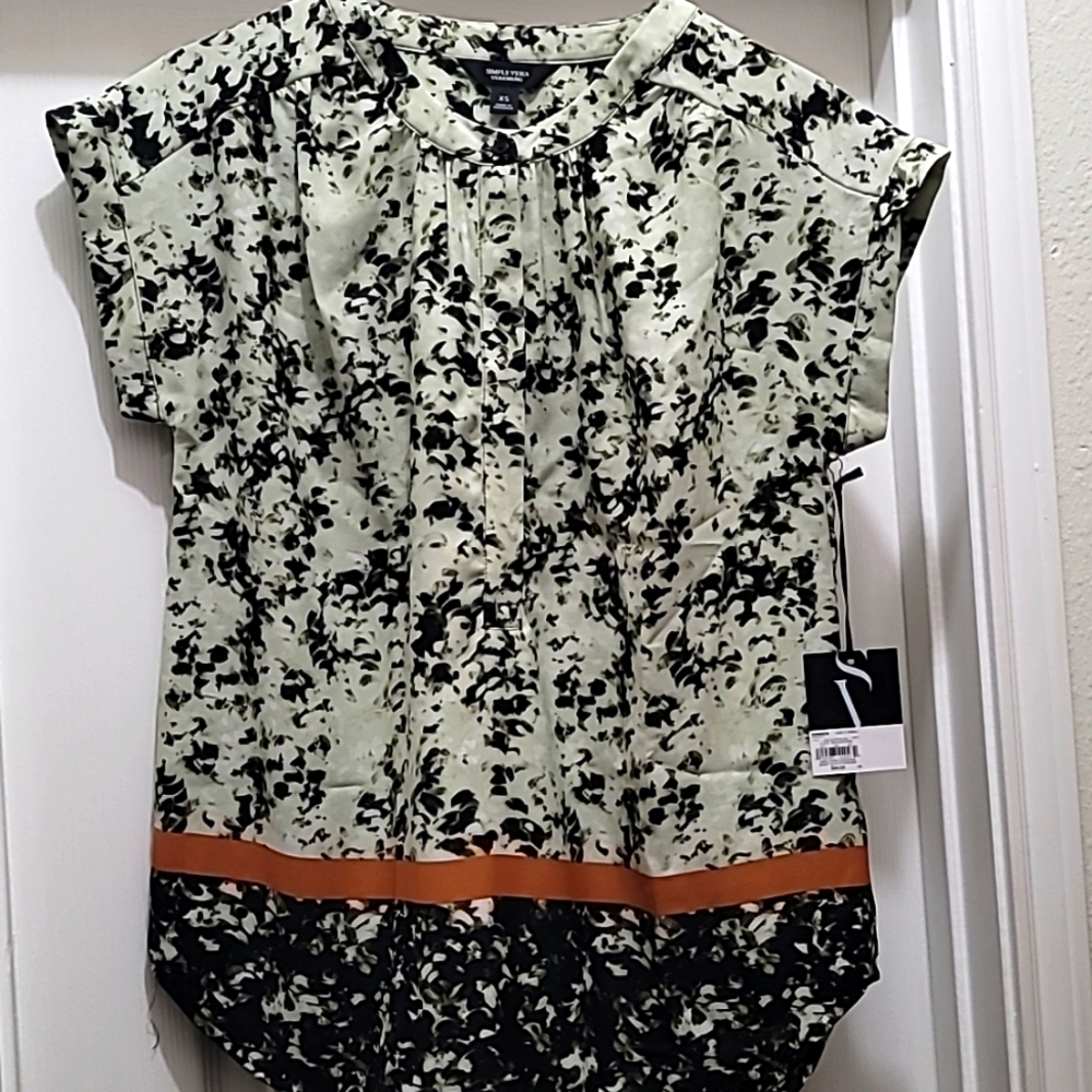 Vera Wang short sleeve blouse
